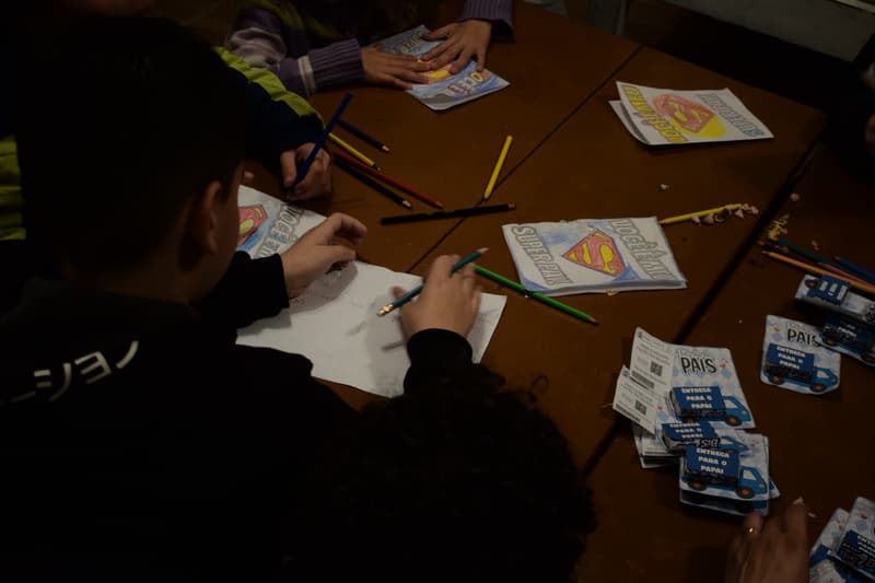 Crianças participando de atividade do ministério infantil